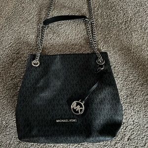 Michael Kor’s black purse. Smoke feee, pet free home.